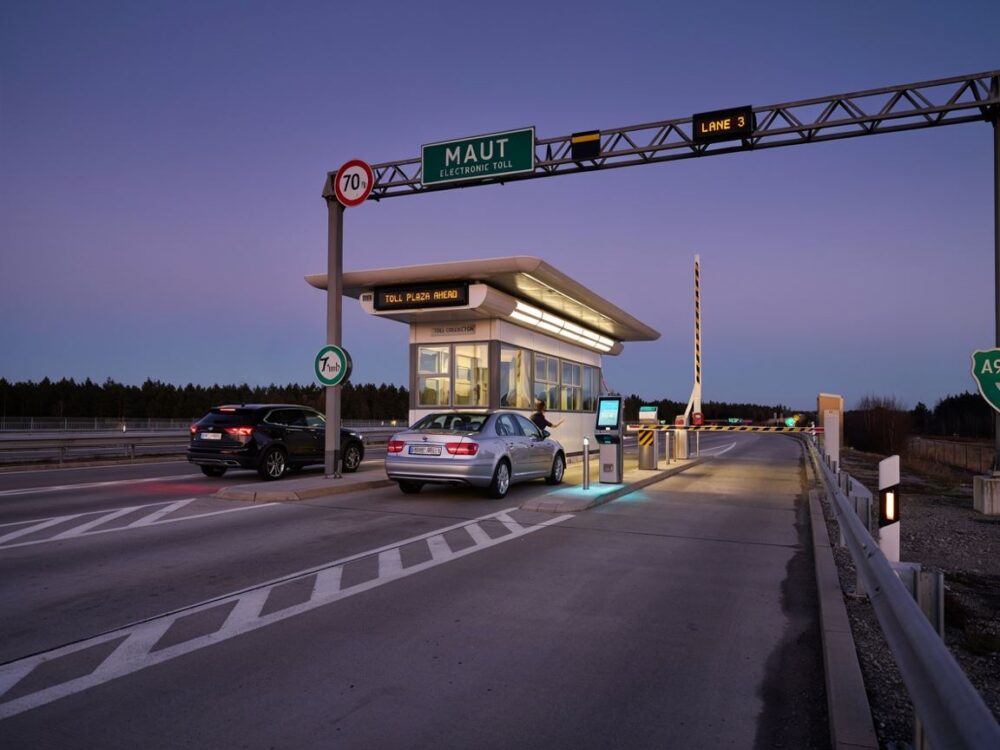 autostrada niemiecka z samochodami