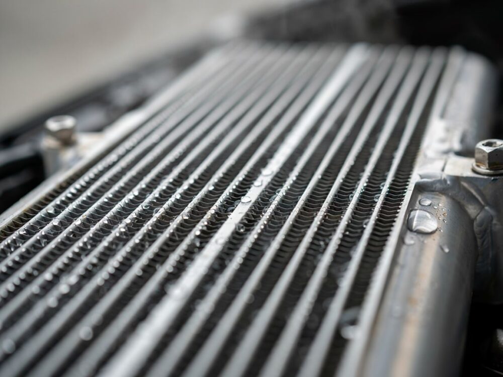 intercooler z widoczną wilgocią