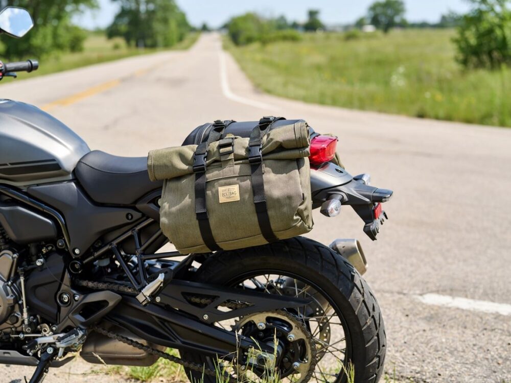 motocyklowy rollbag na zbiorniku