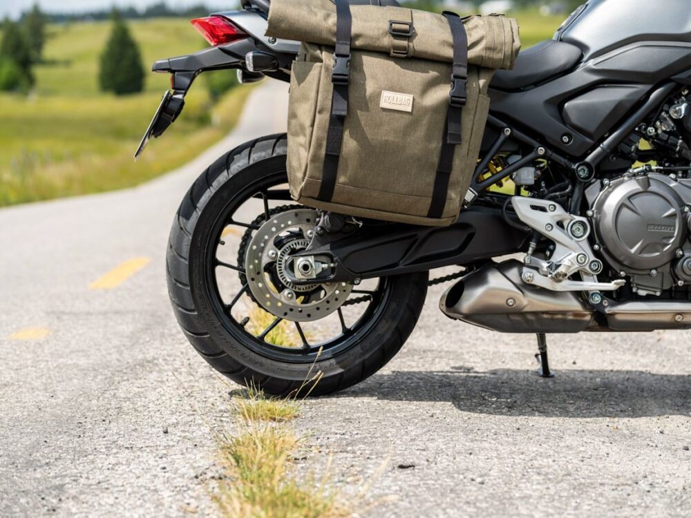 przytwierdzanie torby motocyklowej