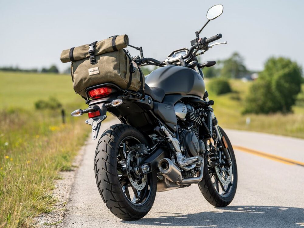 rolbag na motocyklowym siedzeniu